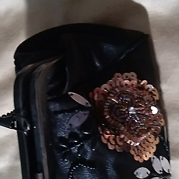 HANDBAG/CLUTCH SOPHISTICATED BLACK SILVER GREY WITH BEADING FLOWER DESIGN - Picture 6 of 8